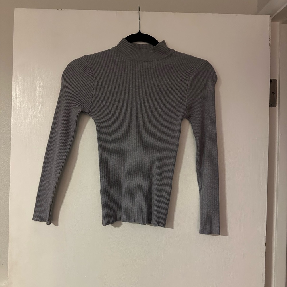 Gray high neck rib shirt
